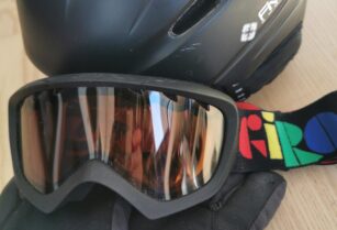 スキー　アイテム、ヘルメット、ゴーグル、グローブセット 男児用ヘルメット・ゴーグル・グローブセット