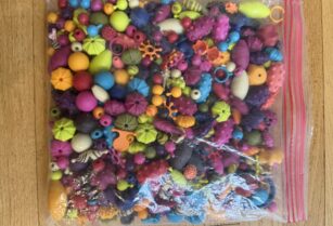 アクセサリーを作るおもちゃ