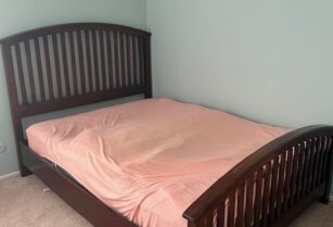 クイーンサイズベッドフレーム