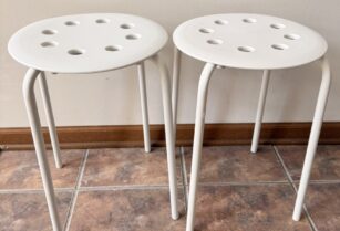 IKEA 白スツール2脚