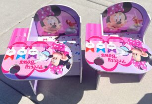 【$90 value】Disney Minnie play table chair