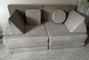 Kids play couch