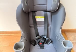 【お取引き中】カーシート　Graco Extend2Fit Convertible Car Seat