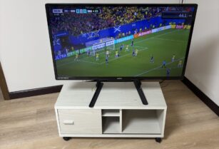 SANYO 40 インチTV 売ります。