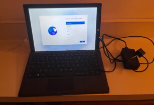 Microsoft Surface Pro 3 laptop　売ります
