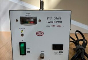 日章　変圧器　SDX-1500U 開封済み　未使用 お取引中】日章変圧器1500W