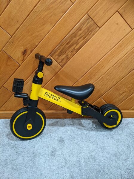 三輪車 イエロー/ブラック 大きなタイヤ RIZKIZ ストライダー 三輪車