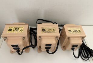日章工業　変圧器　1500/1100W