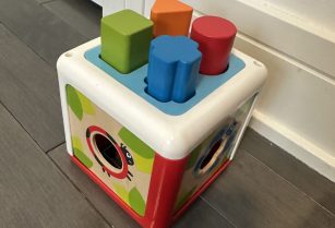 Hape Shape sorting Box