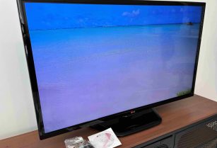 【値下げ】LG 42インチ テレビ（50＄）