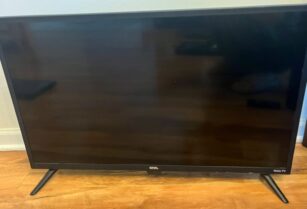 【取引中】$15→$5 onn. 32インチ Roku Smart TV