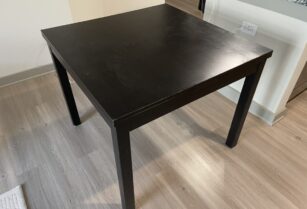 IKEA黒テーブル(伸縮可)