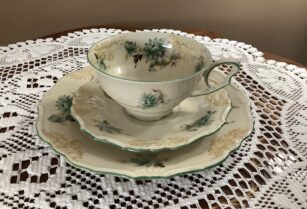 ドイツのビンテージ Teacup Saucer and Plate
