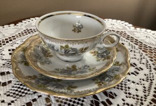 ドイツのビンテージ　Teacup Saucer and Plate